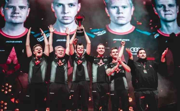 三连冠的目 三连冠的目